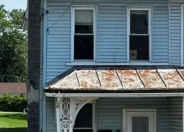 Property at 1150 E Old Cumberland St, Lebanon, PA, 17042, 2 beds, 1 bath, [object Object]
