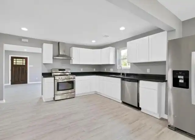 Property at 3811 Beggs St, Houston, TX, 77009, 2 beds, 1 bath, [object Object]