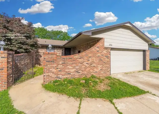 Property at 1711 N Murray St, Wichita, KS, 67212, 3 beds, 2 baths, [object Object]