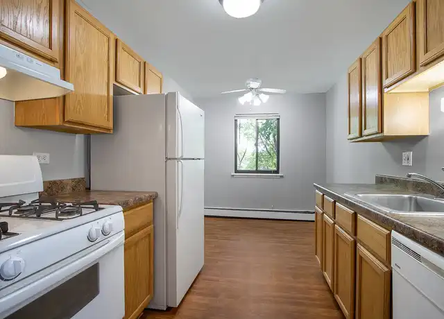Property at Emerald Pointe Apartments - 695 Westmoreland Dr, Vernon Hills, IL, 60061, 2 beds, 1 bath, [object Object]
