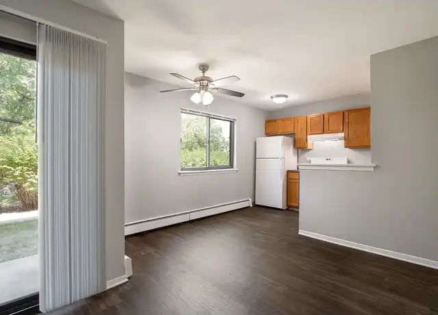 Property at Emerald Pointe Apartments - 695 Westmoreland Dr, Vernon Hills, IL, 60061, 1-2 bed, 1 bath, [object Object]