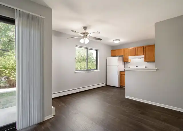 Property at Emerald Pointe Apartments - 695 Westmoreland Dr, Vernon Hills, IL, 60061, 1 bed, 1 bath, [object Object]