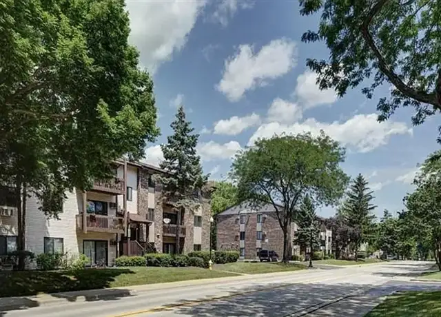 Photo of 695 Westmoreland Dr, Vernon Hills, IL 60061