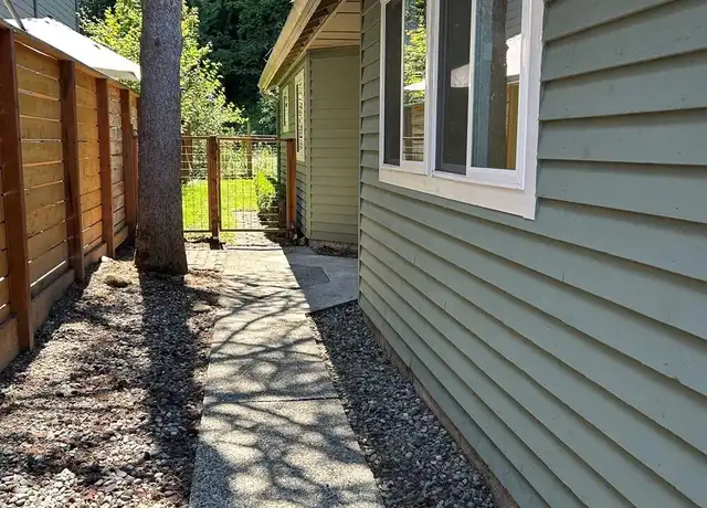 Property at 285 SE Croston Ln Unit B, Issaquah, WA, 98027, 2 beds, 1.5 baths, [object Object]