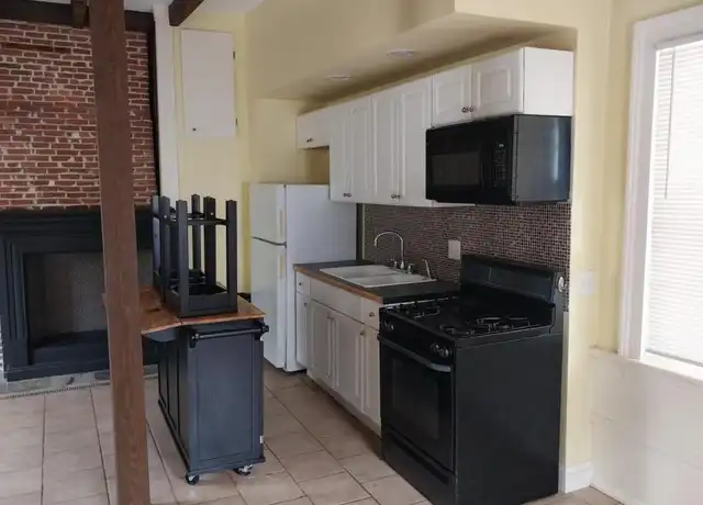 Property at 295 Pleasant St Unit 1, New Bedford, MA, 02740, 1 bed, 1 bath, [object Object]