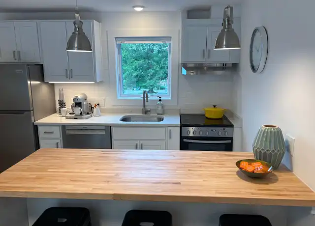 Property at 200 Laurel St Apt 6, Lee, MA, 01238, 1 bed, 1 bath, [object Object]