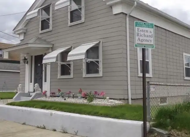 Property at 259 Park Ave, Woonsocket, RI, 02895, 3 beds, 1.5 baths, [object Object]