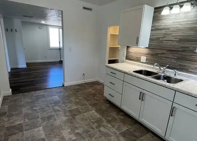 Property at 616 S Duluth Ave Unit 2, Sioux Falls, SD, 57104, 2 beds, 1 bath, [object Object]