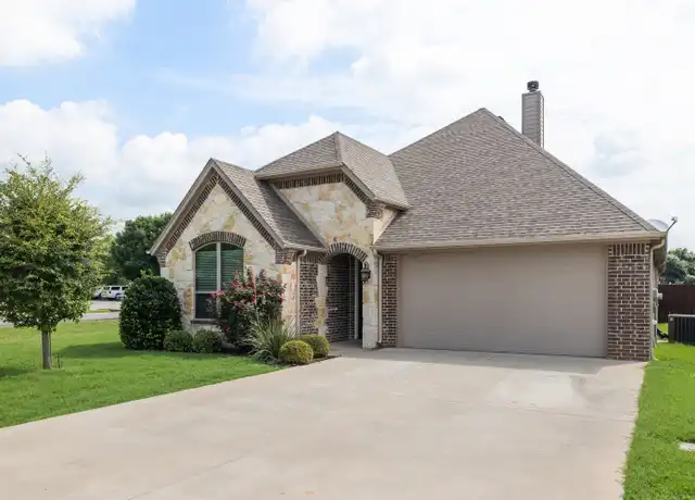 Property at 3101 Main St, Granbury, TX, 76049, 4 beds, 2 baths, [object Object]