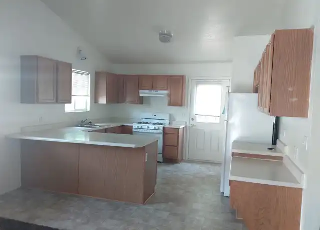 Property at 302 W 1150 N Rm 4 302-4 Shared Bath, Cedar City, UT, 84721, 1 bed, 1 bath, [object Object]