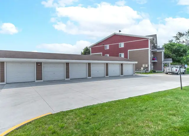 Photo of 1646 Hull Ave, Des Moines, IA 50313