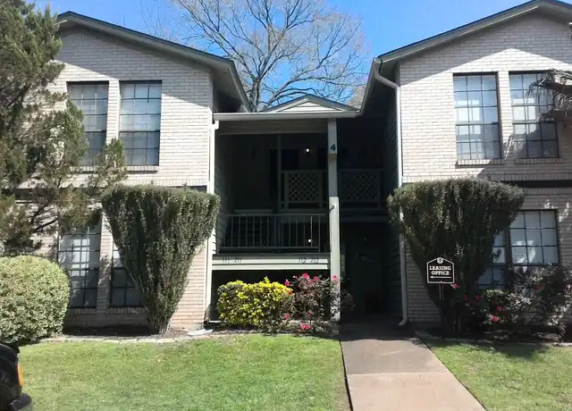 Property at 327 W College St, Nacogdoches, TX, 75965, 2 beds, 2 baths, [object Object]