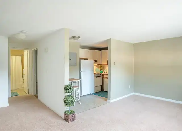 Property at Coachlight Village - 2 Belden Ct, Agawam, MA, 01001, 1-2 bed, 1 bath, [object Object]