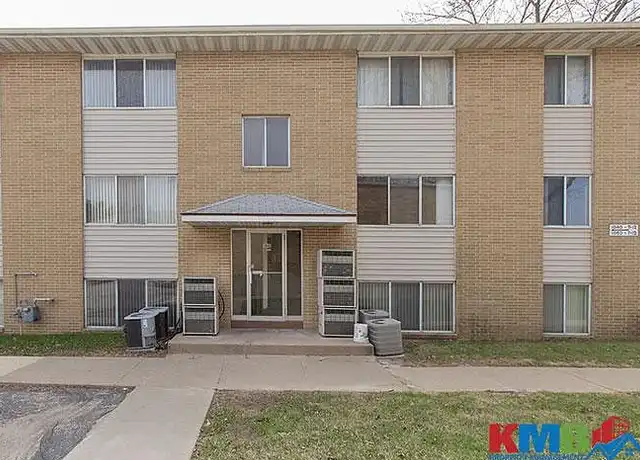 Property at 121 Southview Dr, Marion, IA, 52302, 1-2 bed, 1 bath, [object Object]