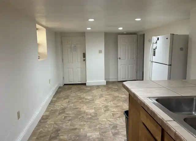 Property at 1110 E 200 S Unit 3, Salt Lake City, UT, 84102, 2 beds, 1 bath, [object Object]