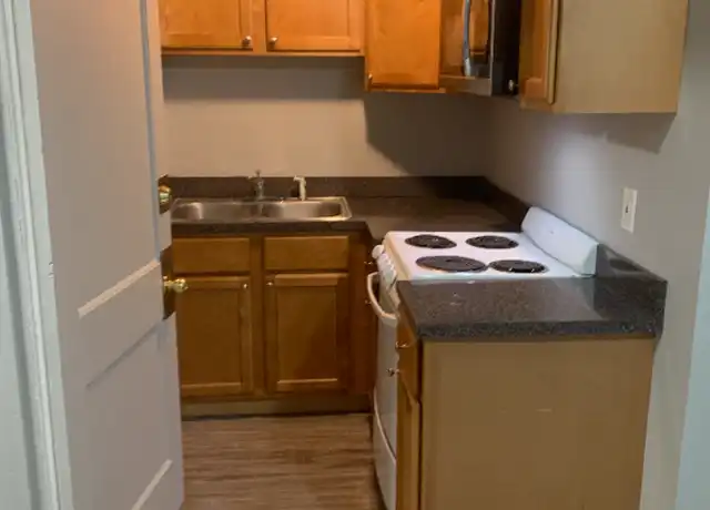 Property at 110 High St Unit B, Pawtucket, RI, 02860, 2 beds, 1 bath, [object Object]