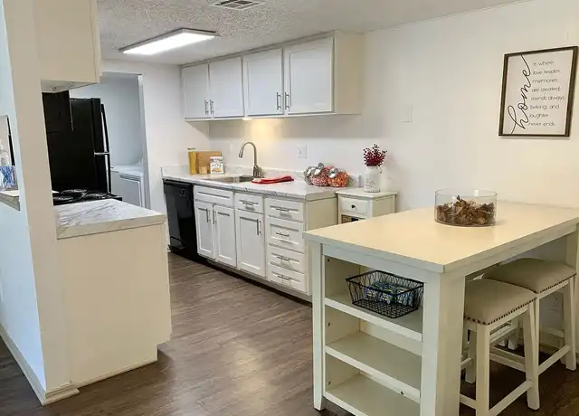 Property at Quail Hollow Apartments - 2607 E Albany St, Broken Arrow, OK, 74014, 2 beds, 2 baths, [object Object]