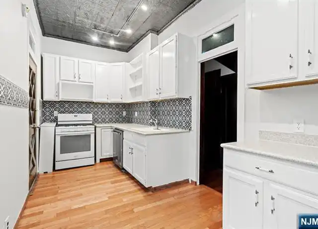 Property at 308 Mountain Rd Unit 1, Union City, NJ, 07087, 3 beds, 1 bath, [object Object]