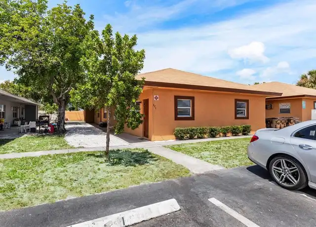 Property at 271 SW 1st St Unit 2, Deerfield Beach, FL, 33441, 2 beds, 1 bath, [object Object]