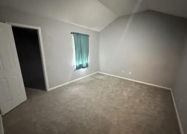 Property at 1104 Pine Ct Unit D, Warrensburg, MO, 64093, 3 beds, 1.5 baths, [object Object]