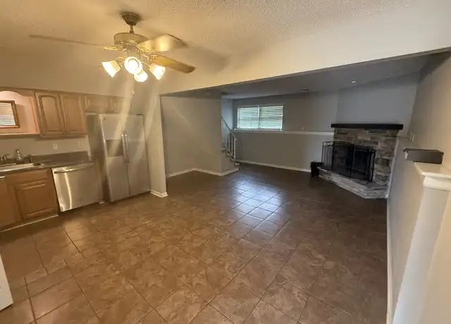 Property at 1104 Pine Ct Unit D, Warrensburg, MO, 64093, 3 beds, 1.5 baths, [object Object]