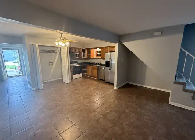 Property at 1104 Pine Ct Unit D, Warrensburg, MO, 64093, 3 beds, 1.5 baths, [object Object]