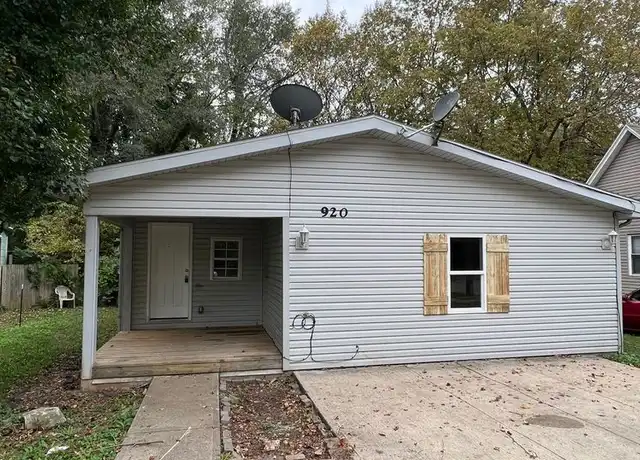 Property at 920 W Monroe Ter, Springfield, MO, 65806, 4 beds, 2 baths, [object Object]