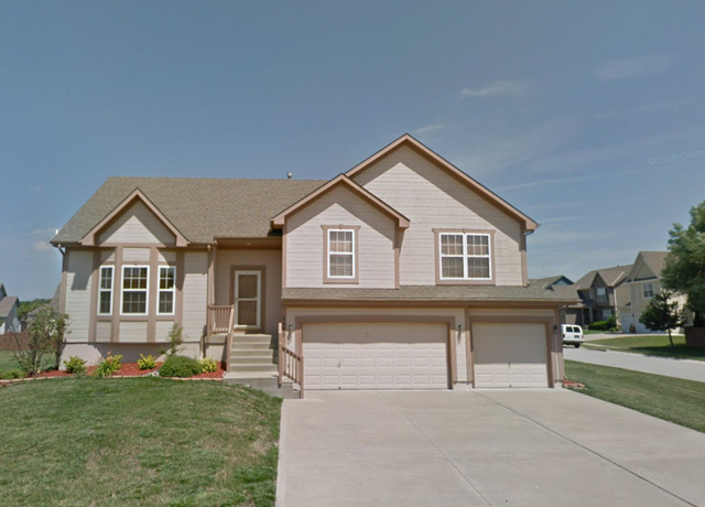 Photo of 2500 SW Current Ln, Lees Summit, MO 64082