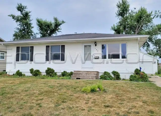 Property at 143 Crestridge Dr NW, Cedar Rapids, IA, 52405, 3 beds, 1.5 baths, [object Object]