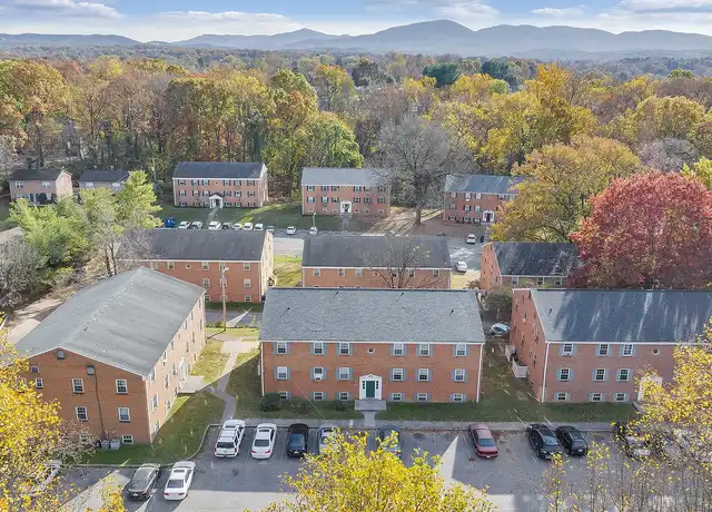 Property at Grandin Greenway Apartments - 2607 Westover Ave SW, Roanoke, VA, 24015, 1 bed, 1 bath, [object Object]