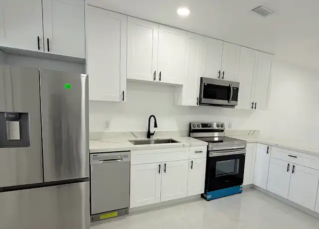 Property at 209 NW 10th St, Hallandale Beach, FL, 33009, 2 beds, 1 bath, [object Object]