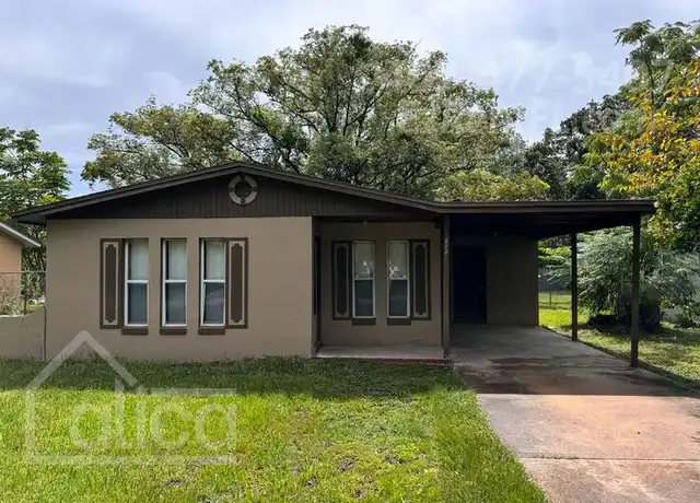 Property at 802 Orange Ave, Sanford, FL, 32771, 4 beds, 2 baths, [object Object]