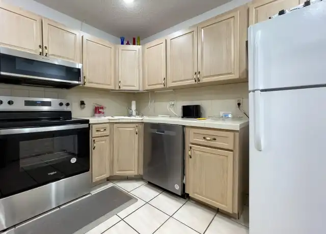 Property at 301 Knotty Pine Cir Unit D2, Greenacres, FL, 33463, 2 beds, 2 baths, [object Object]