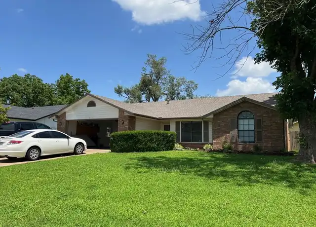 Property at 207 Pleasant View Ln, Bentonville, AR, 72712, 3 beds, 2 baths, [object Object]