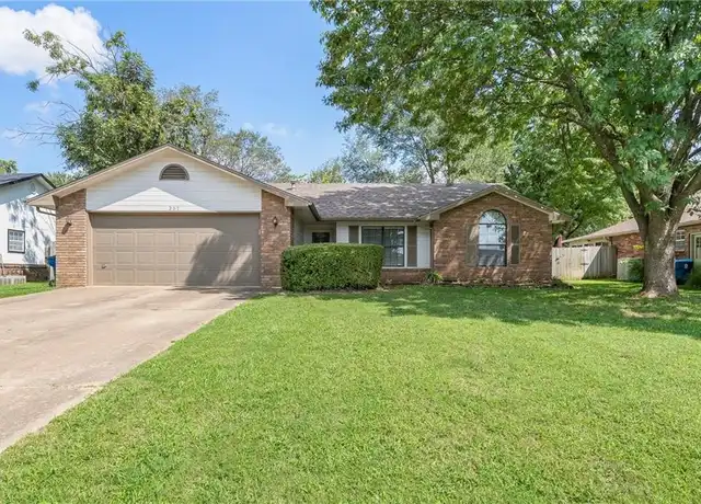 Property at 207 Pleasant View Ln, Bentonville, AR, 72712, 3 beds, 2 baths, [object Object]