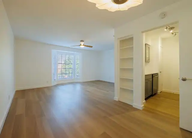 Property at 7920 Rockwood Ln #204, Austin, TX, 78757, 1 bed, 1 bath, [object Object]
