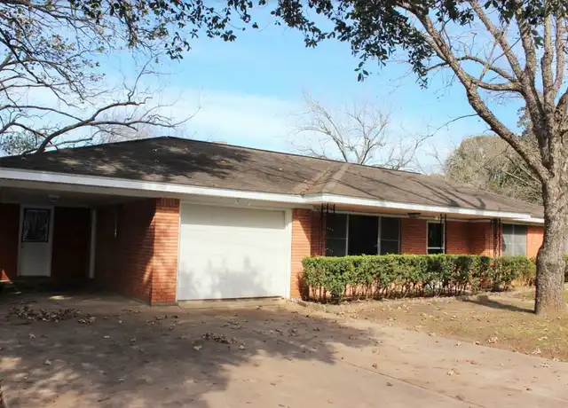Property at 509 E Mansfield St, Brenham, TX, 77833, 3 beds, 2 baths, [object Object]