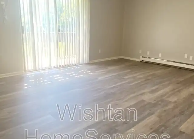 Property at 218 Charleston Blvd Unit 4, Macomb, IL, 61455, 2 beds, 1 bath, [object Object]