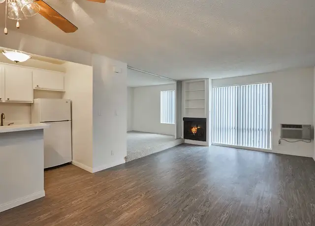 Photo of 700 N W Knoll Dr, West Hollywood, CA 90069