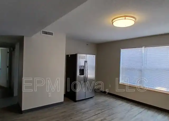 Property at 60 Miller Ave SW #4, Cedar Rapids, IA, 52404, 4 beds, 2 baths, [object Object]