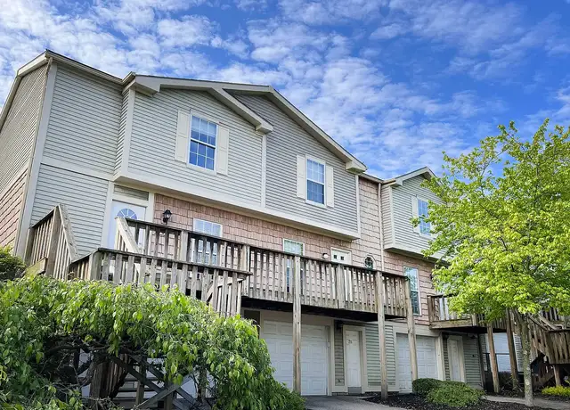 Photo of 1000 Clubhouse Dr, Dayton, OH 45449
