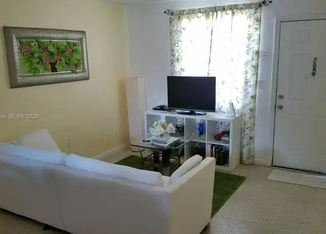 Property at 1027 SW 4th Ave #4, Miami, FL, 33130, 2 beds, 1 bath, [object Object]