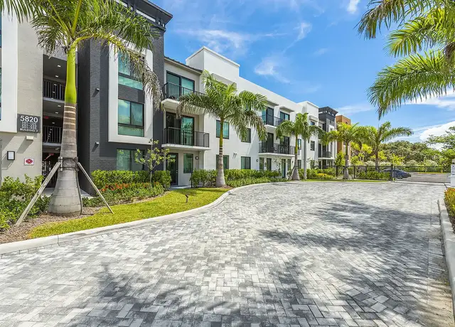 Photo of 5840 Lakeshore Dr, Fort Lauderdale, FL 33312