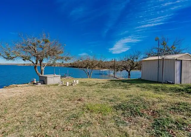 Property at 444 Frontier St, Bowie, TX, 76230, 1 bed, 1 bath, [object Object]