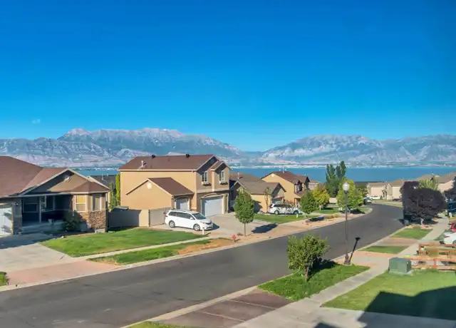 Property at 237 W Cooper Ave, Saratoga Springs, UT, 84045, 4 beds, 2.5 baths, [object Object]