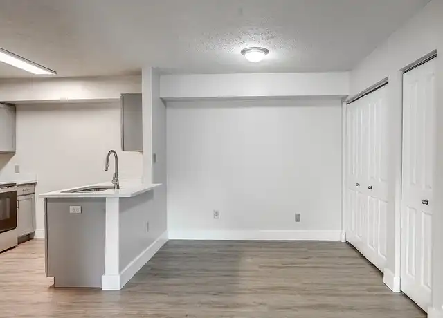 Property at Golfview Apartments - 453 Golfview Blvd, Valparaiso, IN, 46385, 1-2 bed, 1-2 bath, [object Object]
