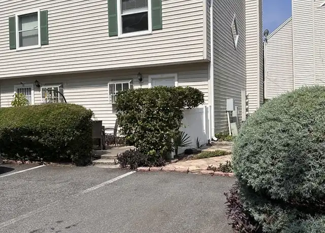 Property at 111 E 1st St #36, Jacksonville, FL, 32206, 2 beds, 1 bath, [object Object]