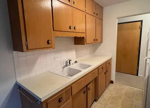 Property at 1025 7th Ave S Unit 4, Fargo, ND, 58103, 2 beds, 1 bath, [object Object]