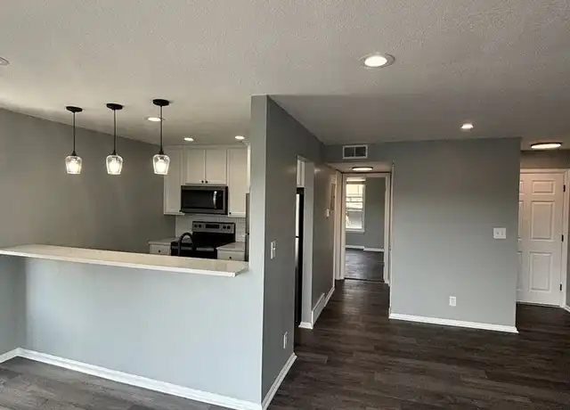 Property at 4724 Belleview Ave Unit 4726-7, Kansas City, MO, 64112, 1 bed, 1 bath, [object Object]
