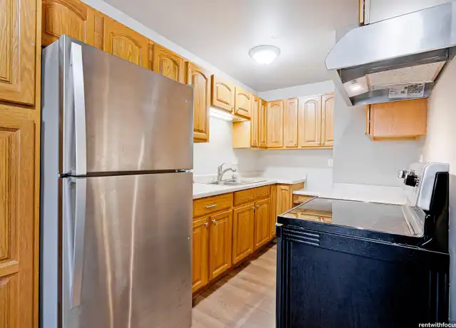 Property at 560 W Linwood Ave Unit 103, Oshkosh, WI, 54901, 2 beds, 1 bath, [object Object]